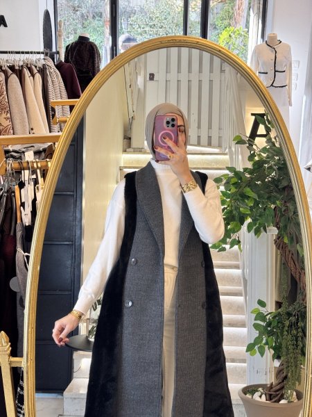 سكني مع فرو اسود